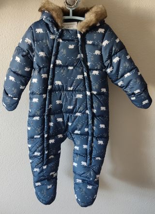 Buzo bebé Primark de segunda mano por 12 EUR en Sevilla en WALLAPOP