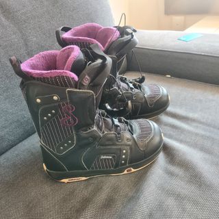 Botas snowboard SALOMON mujer talla 39 de segunda mano por 20 EUR en  Terrassa en WALLAPOP