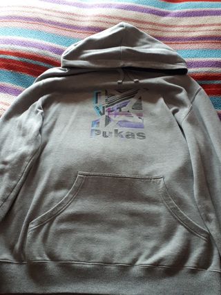 Sudadera pukas de segunda mano por 20 EUR en Zarautz en WALLAPOP