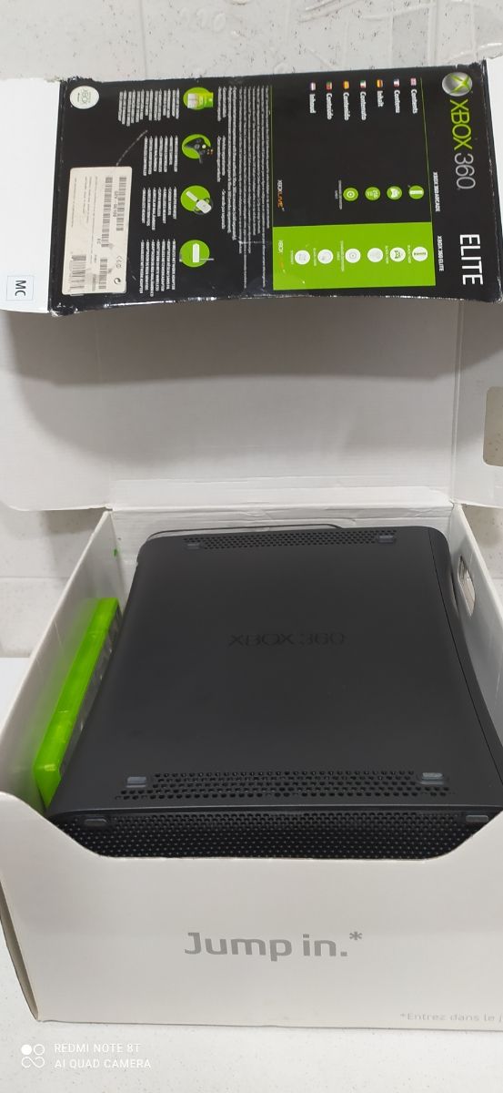 XBOX 360 ELITE 120 GB CON LA SUA SCATOLA ORIGINALE.
