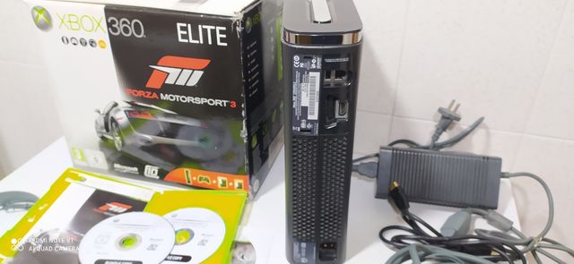 XBOX 360 ELITE 120 GB CON LA SUA SCATOLA ORIGINALE.