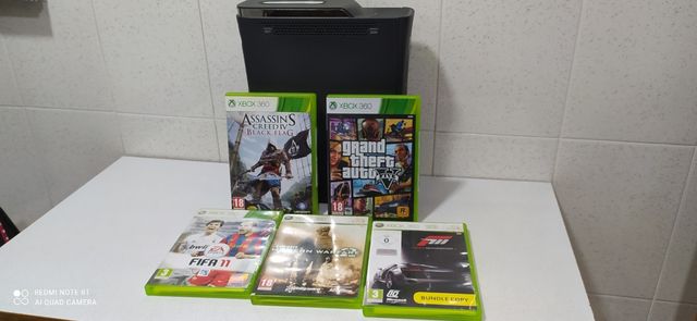 XBOX 360 ELITE 120 GB CON LA SUA SCATOLA ORIGINALE.