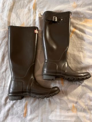 BOTAS + CALCETINES HUNTER de segunda mano por 130 EUR en La Estrada en  WALLAPOP