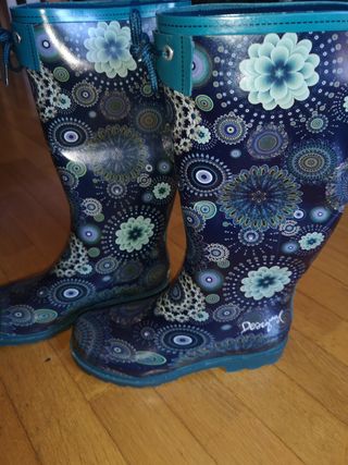 Botas de agua Desigual de segunda mano por 15 EUR en Barcelona en WALLAPOP