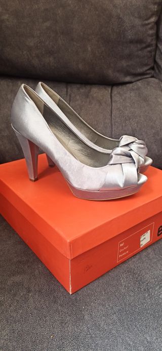 Zapatos fiesta MaryPaz de segunda mano por 12 EUR en Sevilla en WALLAPOP