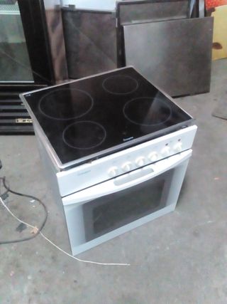 Vitroceramica con horno de segunda mano por 80 EUR en San Sebastián de Los  Reyes en WALLAPOP