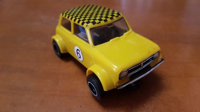 Scalextric C122 Mini 1275 GT Amarillo