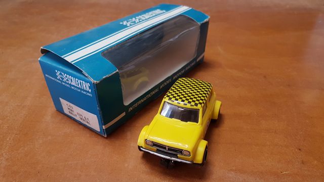 Scalextric C122 Mini 1275 GT Amarillo