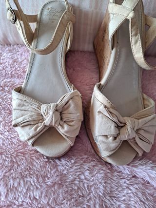 Sandalias cuña, bershka, n.37 de segunda mano por 5 EUR en Mollet del  Vallès en WALLAPOP