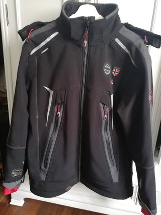 Chaqueta Norway Geographical de neopreno negra de segunda mano por 21,99  EUR en Santurtzi en WALLAPOP