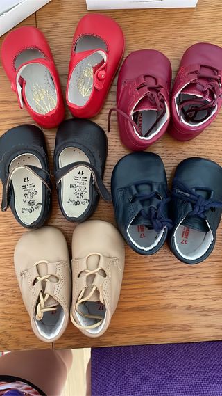 Zapatos bebe talla 17 (3-6 meses ) de segunda mano por 20 EUR en Barcelona  en WALLAPOP