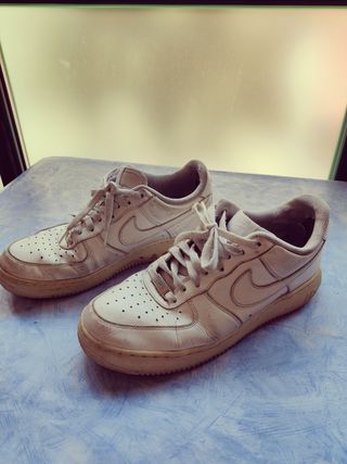 Zapatillas Nike Air Force piel blanca. Talla 42-43 de segunda mano por 36  EUR en Madrid en WALLAPOP