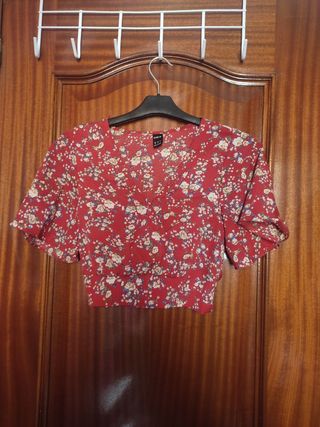 Blusa Roja de flores Shein de segunda mano por 5 EUR en Algete en WALLAPOP