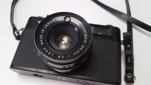 Yashica MG-1