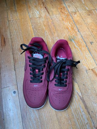NIKE AIR FORCE 1 NIGHT MAROON TALLA 38 de segunda mano por 75 EUR en Málaga  en WALLAPOP
