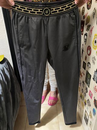 Conjunto chandal siksilk de segunda mano por 45 EUR en Alicante en WALLAPOP