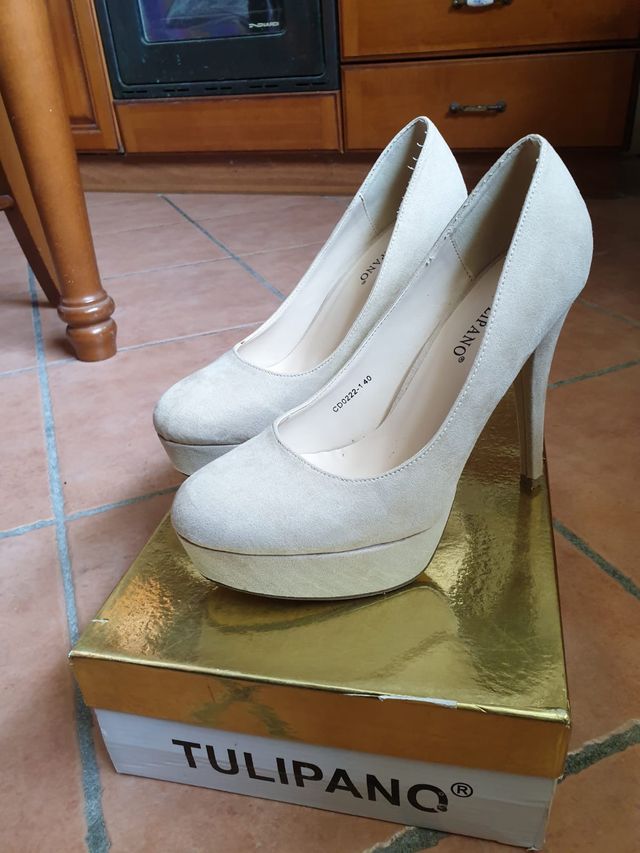 Tulipano scarpe scamosciate beige (size 40)