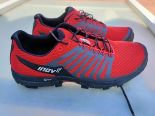 INOV-8 ROCFLY™ G 390: EL GRAFENO LLEGA AL SENDERISMO