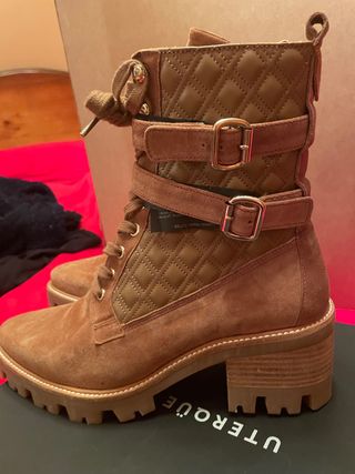 Botines Uterqüe de segunda mano por 55 EUR en Oviedo en WALLAPOP