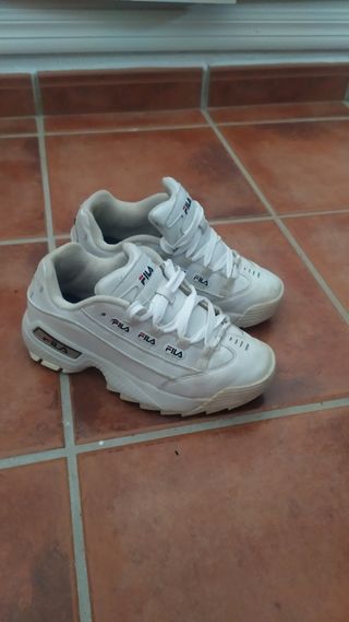 Tenis fila verdaderos talla 37 de segunda mano por 19 EUR en Valdelagrana  en WALLAPOP