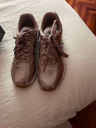 New Balance chica rosa metalizado de segunda mano por 50 EUR en A Coruña en  WALLAPOP