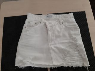 Falda vaquera blanca Zara Xs de segunda mano por 5 EUR en Riaza en WALLAPOP