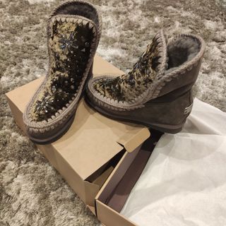 Mou botines con pedrería talla 40 de segunda mano por 239 EUR en Igualada  en WALLAPOP