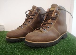 Botas Montaña de piel talla 38 de segunda mano por 25 EUR en Getafe en  WALLAPOP