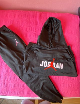Conjunto chandal Jordan de segunda mano por 30 EUR en Colonia Covibar en  WALLAPOP
