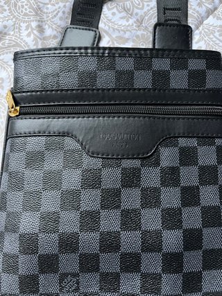 Saco LOUIS VUITTON de segunda mano por 20 EUR en Terrassa en WALLAPOP