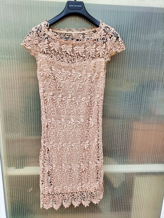 Vestido de encaje de Zara