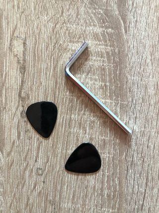 Guitarra acústica Navarra NV32 con funda de segunda mano por 75 EUR en  Barcelona en WALLAPOP