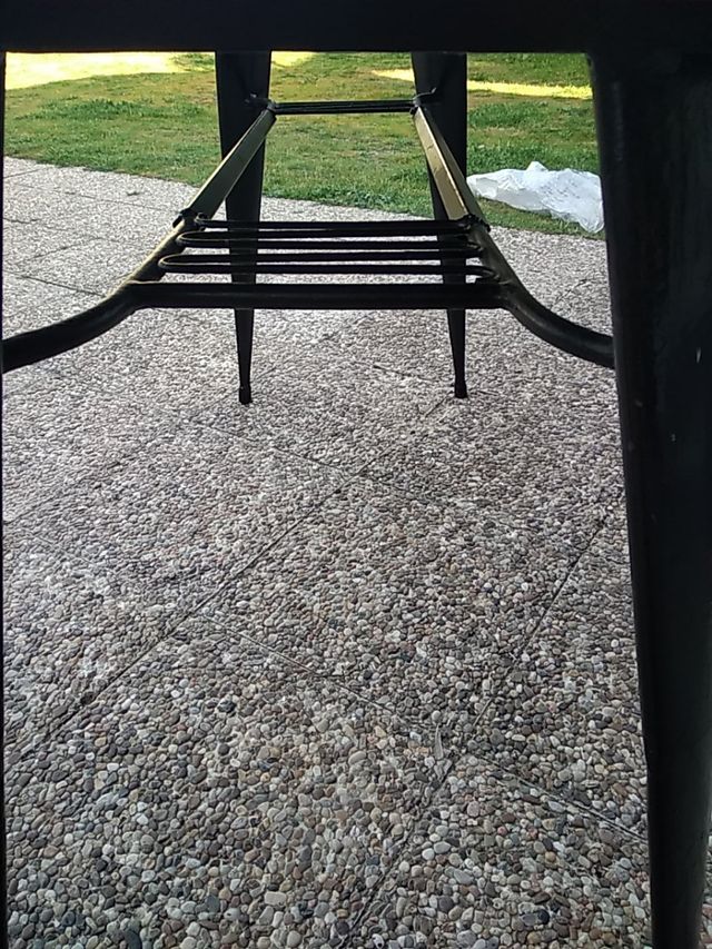 mesa de hierro y madera