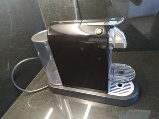 Cafetera DeLonghi Citiz Nespresso de segunda mano por 40 EUR en Zaragoza en  WALLAPOP