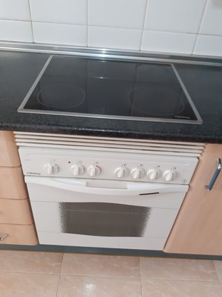 Conjunto horno Teka y Vitrocerámica. de segunda mano por 90 EUR en Almería  en WALLAPOP