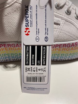 Supergas con plataforma con letras de colores de segunda mano por 40 EUR en  Madrid en WALLAPOP