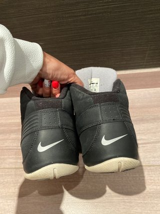 Zapatillas Nike air botas negras talla 44 de segunda mano por 39 EUR en  Villarreal en WALLAPOP