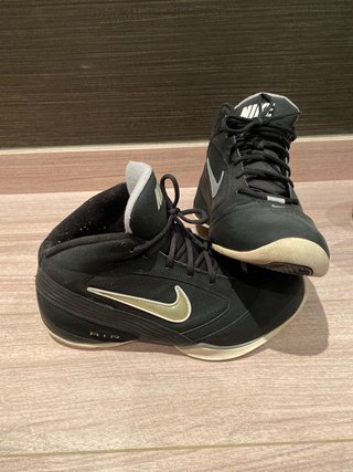 Zapatillas Nike air botas negras talla 44 de segunda mano por 39 EUR en  Villarreal en WALLAPOP