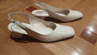 Zapatos blancos talla 37 tacón medio bajo de segunda mano por 12 EUR en  Madrid en WALLAPOP