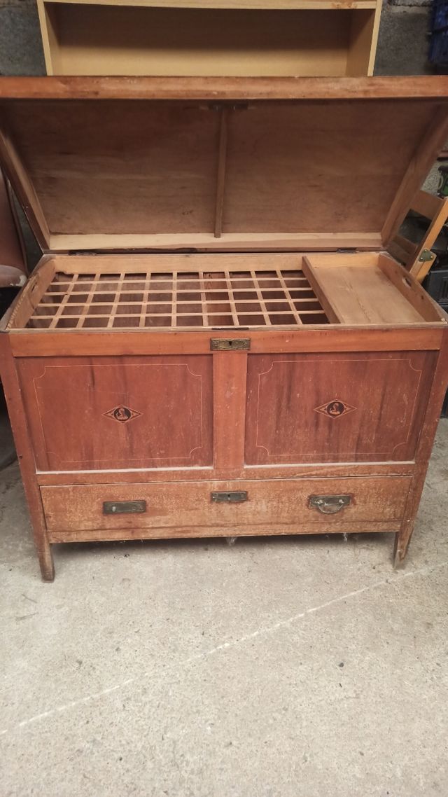 Arca antigua de bonito diseño