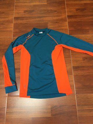 Camiseta térmica Decathlon 10 años 133-142 cms de segunda mano por 6 EUR en  El Álamo en WALLAPOP