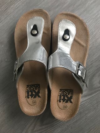 Sandalias plateadas T40 - Marca Xti de segunda mano por 14 EUR en  Torrelodones en WALLAPOP