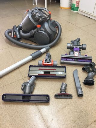 Aspirador Dyson DC08 de segunda mano por 100 EUR en Rivas-Vaciamadrid en  WALLAPOP