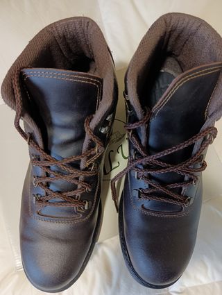Botas Montaña piel 46 de segunda mano por 49 EUR en Segovia en WALLAPOP