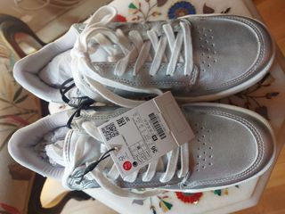 Zapatillas deportivas de Zara plateadas de segunda mano por 12 EUR en  Sevilla en WALLAPOP