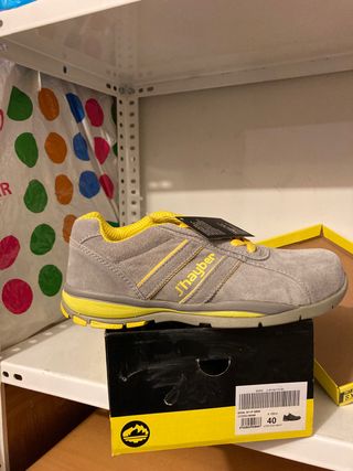 Botas seguridad Jhayber nuevas, talla 40 de segunda mano por 45 EUR en  Leganés en WALLAPOP