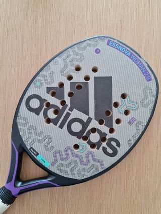 Pala tenis playa ADIDAS ESSNOVA 2.0 Mujer de segunda mano por 50 EUR en  Almería en WALLAPOP