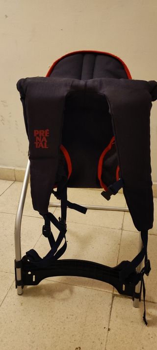 Mochila de porteo transformable a silla. prenatal de segunda mano por 50  EUR en Madrid en WALLAPOP