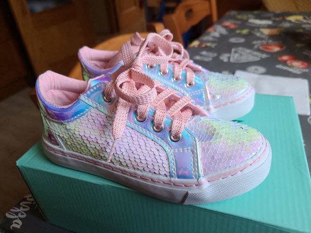 zapatillas nuevas de niña 