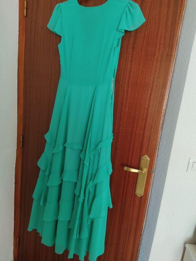 Vestido de gasa con volantes verde de Teria Yabar